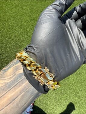 Gold Cuban Link Bracelet - Chunky Cuban Chain